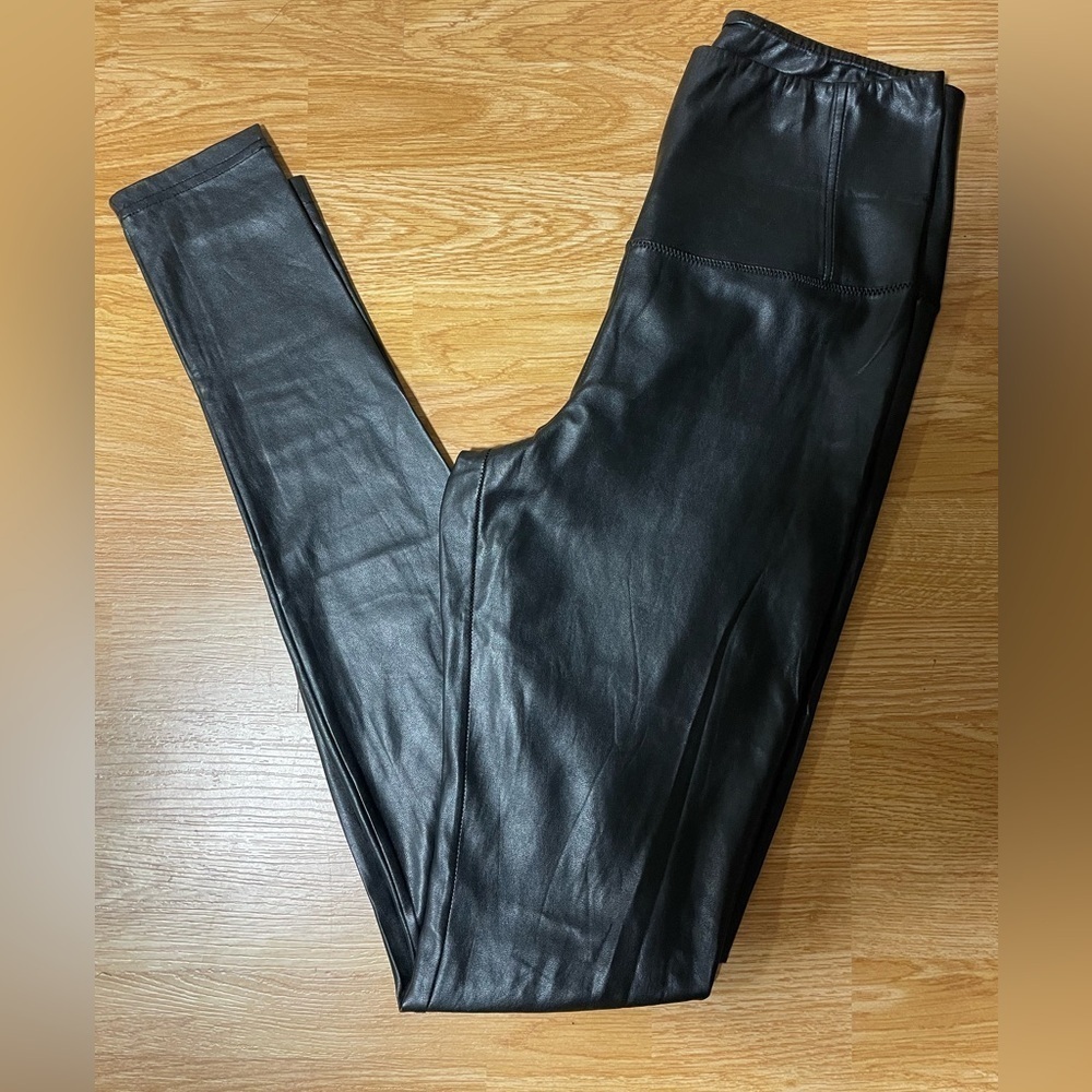 #84- WILFRED FREE-size small , leather like leggings